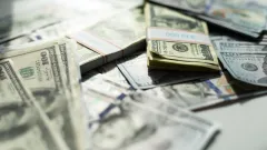 Курс доллара снизился к тенге на бирже 22 мая