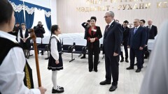Токаев посетил Дом культуры и спортивный комплекс в селе Жетысуской области