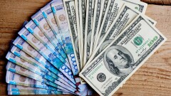 Как изменился курс доллара к тенге на бирже 13 июня