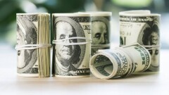 Тенге продолжает укрепляться к доллару на бирже