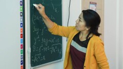 Повышение зарплат учителей за успехи сильных учеников снижают эффективность профессии – Всемирный банк