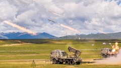 Китай начал масштабные военные учения близ Тайваня: замечен запуск баллистических ракет