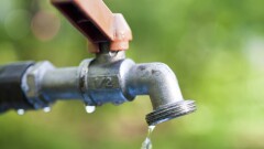Жительница Мангистау пожаловалась Токаеву на дефицит воды. Из резерва правительства решили выделить 5,6 млрд тенге