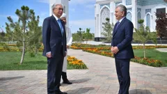 Подарок лидера Узбекистана: Токаев и Мирзиёев посетили новую мечеть Туркестана