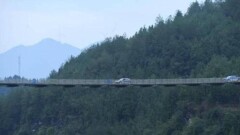 В Китае появился новый 245-метровый канатный мост