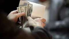Курс доллара немного снизился к тенге на бирже 12 августа