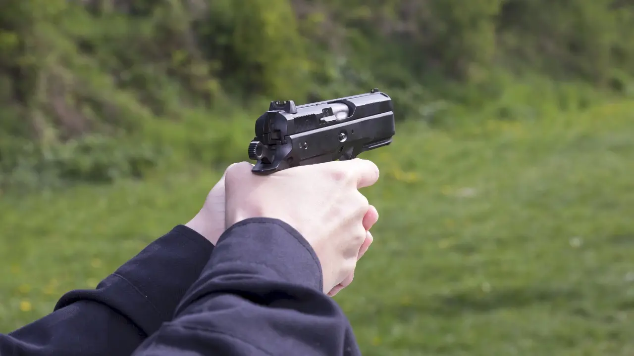 Мужчина открыл огонь против полицейских и умер от ответного выстрела в Туркестанской области