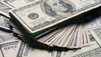 Биржевой курс доллара снизился до 495 тенге перед выходными