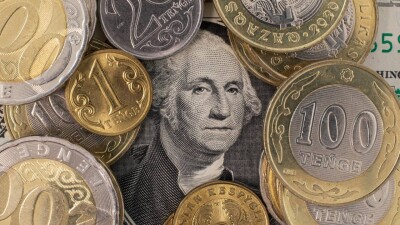 Курс доллара вырос более чем на 2 тенге на бирже