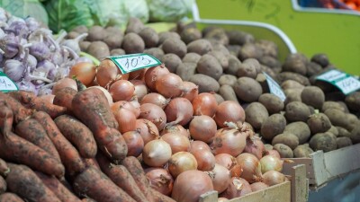 Цены на шесть социально значимых продуктов снизились за неделю в Казахстане