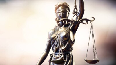 В Шымкенте осудили сотрудника миграционной полиции, который менял даты прописки желающим получить соцжильё