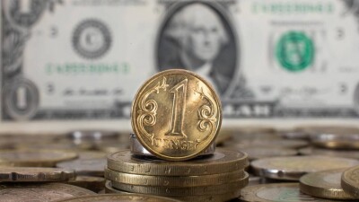 Тенге немного укрепился к доллару на бирже