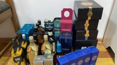 Полицейские нашли алкоголь, косметику и духи, украденные из магазинов в аэропорту Алматы