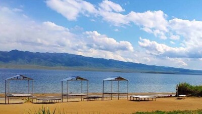 На Бухтарминском водохранилище вырос поток туристов, но проблемы благоустройства остались нерешёнными