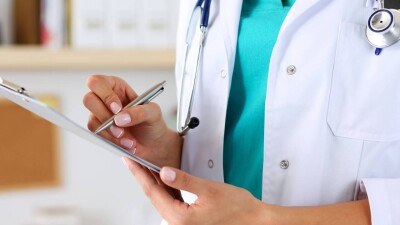 В ФСМС прокомментировали задержку оплаты медорганизациям