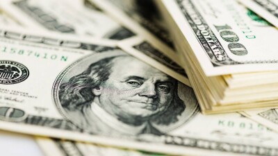 Биржевой курс доллара упал до 450 тенге перед выходными