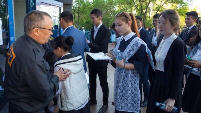 Депутат: ЕНТ – инструмент давления на отличников и причина оттока выпускников из страны