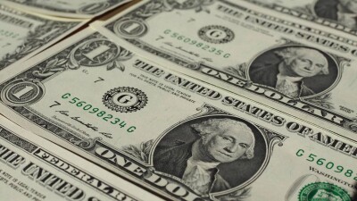 Курс доллара снизился на 3 тенге на бирже