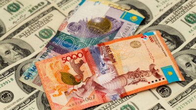 Курс доллара вырос к тенге на бирже