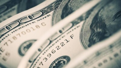 Курс доллара на бирже немного снизился к тенге, рубль укрепился