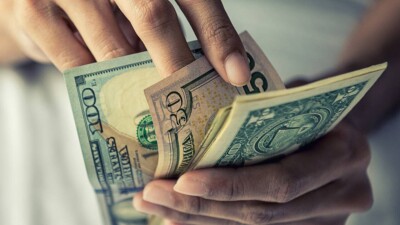 Курс доллара вырос почти на три тенге на бирже 28 октября