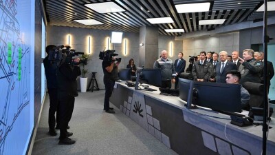 Токаев проверил связь с шахтёрами Qarmet, которые находились под землёй на глубине 620 метров