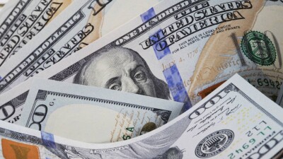 Курс доллара упал ещё на 6 тенге на бирже