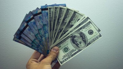 Курс доллара на KASE слабо реагирует на подорожание нефти