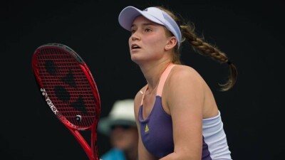 Елена Рыбакина проиграла в 1/8 финала Уимблдона второй сеяной турнира Арине Соболенко