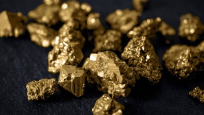 Золото дорожает на мировом рынке в преддверии рождественских праздников
