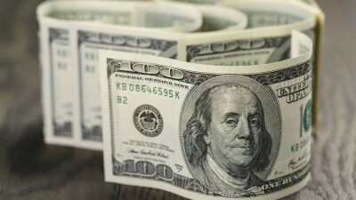 Доллар продолжил укрепление к тенге на бирже