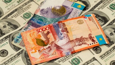 Курс доллара в Казахстане опустился ниже 457 тенге
