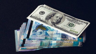 Тенге ослаб к доллару на бирже