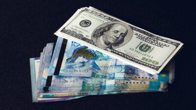 Курс доллара вырос на бирже сразу почти на 10 тенге