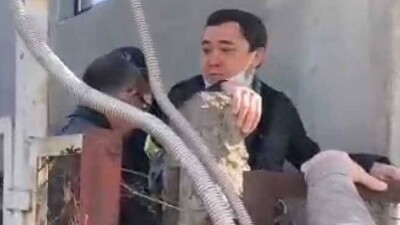 Пристройка, из-за которой в Алматы избили судоисполнителя, даже после смены владельца остаётся незаконной