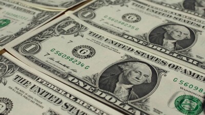 Курс доллара к тенге немного снизился на бирже 27 мая