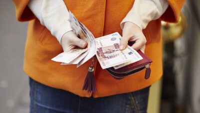 Курс рубля продолжает бить рекорды на KASE