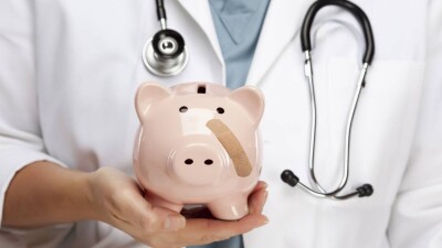 "Как мы можем экономить на здоровье?" 10 больниц в Костанайской области погрязли в долгах и винят ФСМС