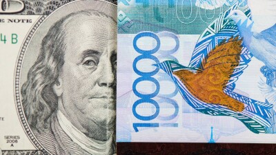 Курс доллара продолжил снижение к тенге на бирже