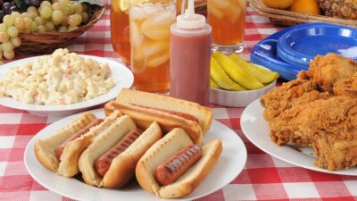 Как не подхватить кишечную инфекцию во время летних поездок на отдых