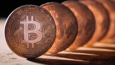 Цена биткоина упала ниже отметки в 30 000 долларов впервые с июля 2021 года