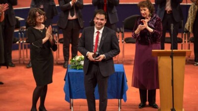 Казахстанский пианист Алим Бейсембаев стал победителем престижного международного конкурса в Лидсе