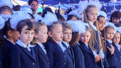 Цветы учителям и запрет на воздушные шары: как пройдут линейки 1 сентября в Казахстане