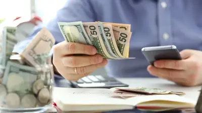 Курс доллара вырос почти на 4 тенге на бирже 23 мая