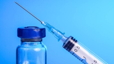 Глава Минздрава заявил, что не видит смысла проверять уровень антител в течение шести месяцев после вакцинации