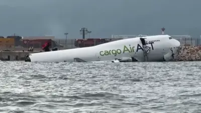 Самолёт Emirates упал в море при посадке в Гонконге, есть погибшие