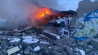 Здание магазина обрушилось от взрыва газа в Темиртау: из-под завалов спасают людей