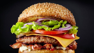 Пока без бренда. Часть бывших ресторанов McDonald’s возобновила работу в Алматы