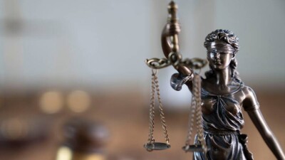 Жертве репрессий, вовремя не оспорившей мизерную компенсацию, отказали в иске на миллиард тенге