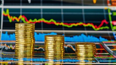 Курс доллара опустился ниже отметки в 425 тенге на фоне дорожающей нефти. Обзор рынка